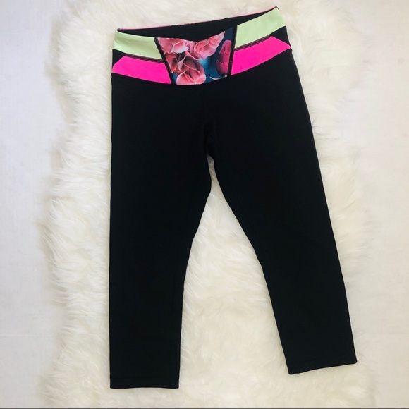 lululemon athletica Pants - Lululemon Wunder Under Crop Reversible size 6